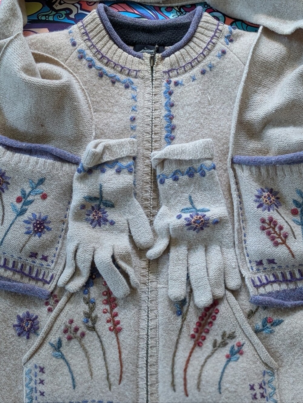 Icelandic Design Women's Embroidered Wool Full Zip Sweater Scarf Gloves Large